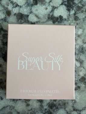 Ethereal Eyes Palette – Soft Pink Eyeshadow